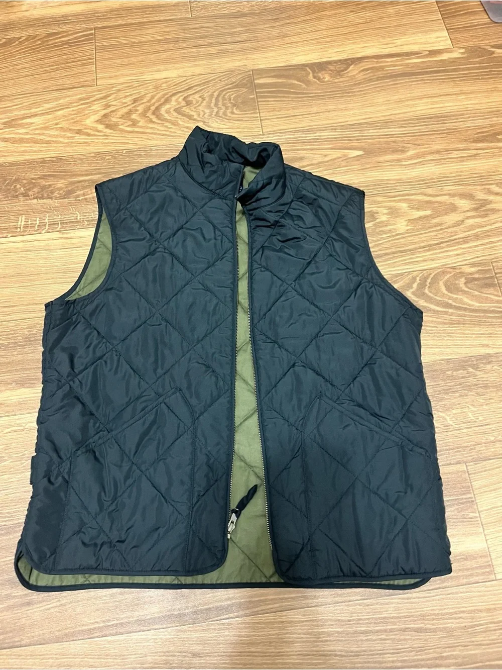 J.Crew men’s quilted puffer vest - large